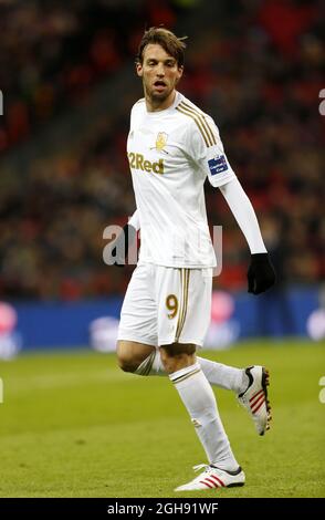 Michu di Swansea in azione durante la partita di calcio Capital One Cup Final tra Bradford City e Swansea City al Wembley Stadium di Londra, Regno Unito, il 24 febbraio 2013. Foto Stock