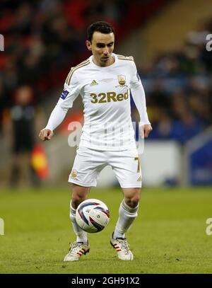 Swansea's Leon Britton in azione durante la partita di calcio Capital One Cup Final tra Bradford City e Swansea City al Wembley Stadium di Londra, Regno Unito, il 24 febbraio 2013. Foto Stock