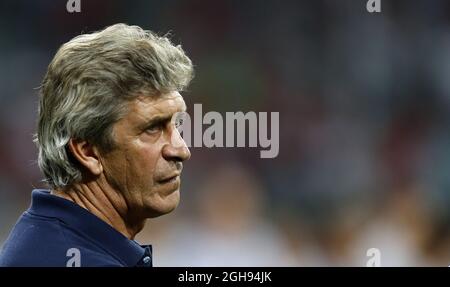 Manuel Pellegrini di Manchester City guarda al fischio finale durante la partita di Audi Cup tra Bayern Munich e Manchester City all'Allianz Arena di Monaco, Germania, il 1 agosto 2013. Foto Stock