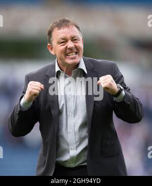 Il direttore della foresta, Billy Davies celebra la sua vittoria ai lati durante la partita del campionato Sky Bet tra Blackburn Rovers e Nottingham Forest tenutasi a Ewood Park a Blackburn, Regno Unito il 10 agosto 2013. Foto di: Philip Oldham Foto Stock