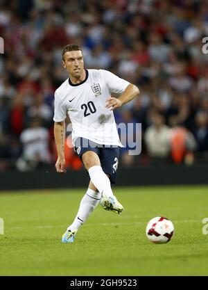 Rickie Lambert d'Inghilterra in azione durante la partita Vauxhall International friendly tra Inghilterra e Scozia tenutasi al Wembley Stadium di Londra, Regno Unito il 14 agosto 2013. Foto Stock