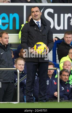 Direttore di Everton, Roberto Martinez sembra deluso durante la partita della Barclay's Premier League tra Everton e Tottenham Hotspur al Goodison Park di Liverpool il 3 novembre 2013. Foto Stock