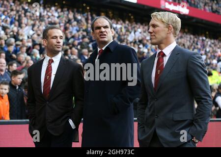 Joe Worsley, Martin Johnson, Lewis Moody che ha fatto un'apparizione con il resto della squadra vincitrice della Coppa del mondo 2003 durante la partita internazionale d'autunno QBE tra Inghilterra e Australia al Twickenham Stadium di Londra il 2 novembre 2013. Foto Stock