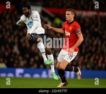 Emmanuel Adebayor di Tottenham in azione durante la partita della Barclays Premier League tra Manchester United e Tottenham Hotspur all'Old Trafford di Manchester il 1° gennaio 2014. Foto Stock