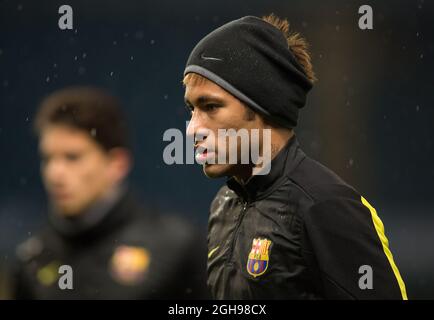 Neymar di Barcellona alla sessione di allenamento durante la prima partita di Knockout Round della UEFA Champions League tra Manchester City e Barcellona all'Etihad Stadium di Manchester, Inghilterra, il 17 febbraio 2014. Foto Stock