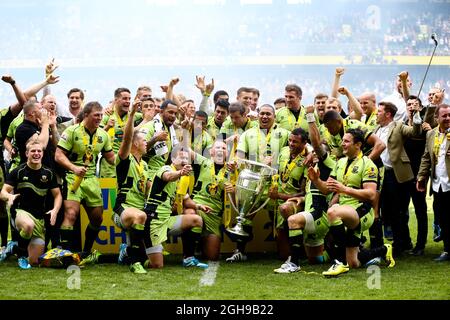 Northampton festeggia la vittoria durante la partita finale del rugby Union Aviva Premiership tra Saracens e Northampton Saints, tenutasi al Twickenham Stadium di Londra, Regno Unito il 31 maggio 2014. Charlie Forgham-Bailey Foto Stock