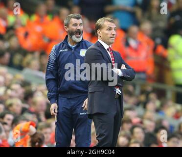 Aston Villa assistente manager Roy Keane mantice dietro Brendan Rodgers manager di Liverpool durante la loro partita di calcio della Premier League inglese ad Anfield a Liverpool, Inghilterra settentrionale 13 settembre 2014. Foto Stock