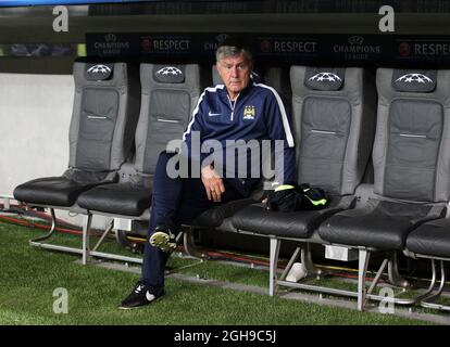 L'assistente allenatore Brian Kidd di Manchester City, responsabile della partita dopo il divieto di touchline di Manuel Pellegrini durante la partita del Champions League Group e tra Bayern Munich e Manchester City tenutasi presso l'Allianz Arena in Germania il 17 settembre 2014 . Foto Stock