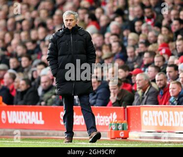 Jose Mourinho manager di Chelsea durante la partita della Barclays Premier League tra Liverpool e Chelsea all'Anfield Stadium di Liverpool, Inghilterra, l'8 novembre 2014. Foto Stock