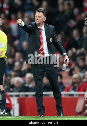 Louis Van Gaal del Manchester United si presenta durante la partita della Barclays Premier League tra l'Arsenal e il Manchester United all'Emirates Stadium di Londra il 22 novembre 2014. Foto Stock