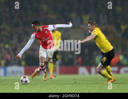 Alexis Sanchez di Arsenal in azione durante la UEFA Champions League tra Arsenal e Borussia Dortmund nell'Emirates Stadium, Inghilterra, il 26 novembre 2014. David Klein/ Foto Stock