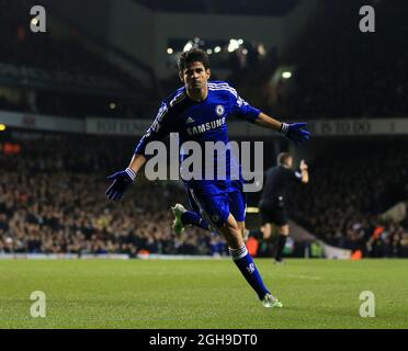 Diego Costa di Chelsea festeggia il suo traguardo di apertura durante la partita della Barclays Premier League tra Tottenham Hotspur e Chelsea a White Hart Lane, Londra, Regno Unito il 1° gennaio 2015. Foto Stock