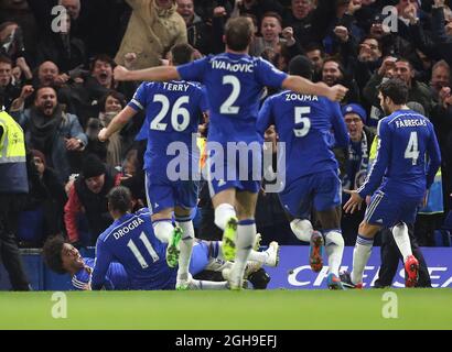 Il Chelsea's Willian festeggia il suo traguardo di apertura durante la partita della Barclays Premier League tra Chelsea ed Everton a Stamford Bridge, Londra, Regno Unito, il 11 febbraio 2015. Foto Stock