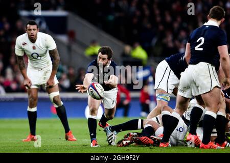 Greig Laidlaw in azione durante la RBS 6 Nations tra Inghilterra e Scozia al Twickenham Stadium di Londra su 14032015. PIC Charlie Forgham-Bailey Foto Stock