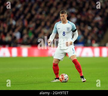 Ross Barkley in azione durante la partita internazionale a Wembley. Il credito fotografico dovrebbe essere: David Klein/Sportimage via PA Images Foto Stock