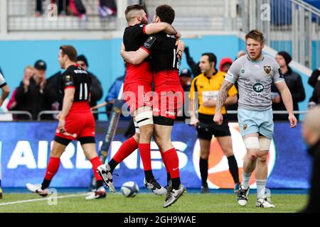 Duncan Taylor di Saracens e Brad Barritt di Saracens festeggiano Chris Ashton di Saracens per il primo tentativo durante la finalissima 2016 della European Rugby Champions Cup all'Aviva Stadium di Londra. Il credito fotografico dovrebbe essere: Charlie Forgham-Bailey/Sportimage via PA Images Foto Stock