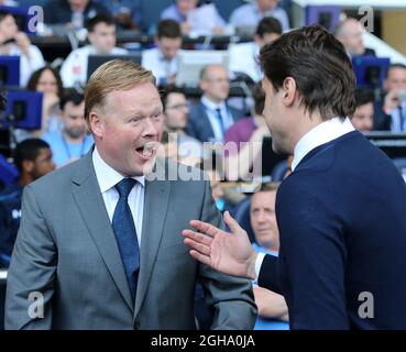 Il Ronald Koeman di Southampton si presenta durante la partita della Barclays Premier League al White Hart Lane Stadium. Il credito fotografico dovrebbe essere: David Klein/Sportimage via PA Images Foto Stock