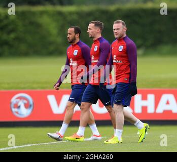 Wayne Rooney in azione durante l'allenamento al Watford FC Training Ground. Il credito fotografico dovrebbe essere: David Klein/Sportimage via PA Images Foto Stock