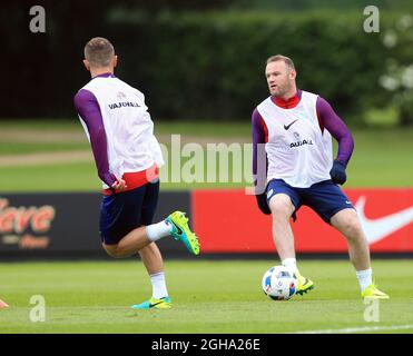 Wayne Rooney in azione durante l'allenamento al Watford FC Training Ground. Il credito fotografico dovrebbe essere: David Klein/Sportimage via PA Images Foto Stock