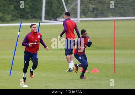 Kyle Walker e Marcus Rashford in Inghilterra durante una sessione di allenamento al Watford FC's Training Ground, London Colney. Data foto: 01 giugno 2016. PIC David Klein/Sportimage tramite immagini PA Foto Stock