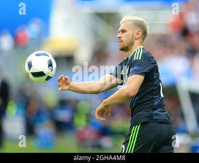 Aaron Ramsey del Galles in azione durante la partita del Campionato europeo UEFA 2016 allo Stade Felix Bollaert-Delelis, Lens. Foto data 16 giugno 2016 Pic David Klein/Sportimage Foto Stock