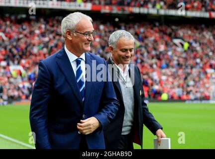 Claudio Ranieri, direttore della città di Leicester, e Jose Mourinho, direttore del Manchester United durante la partita della Premier League all'Old Trafford Stadium di Manchester. Data foto: 24 settembre 2016. Immagine PIC tramite immagini PA Foto Stock