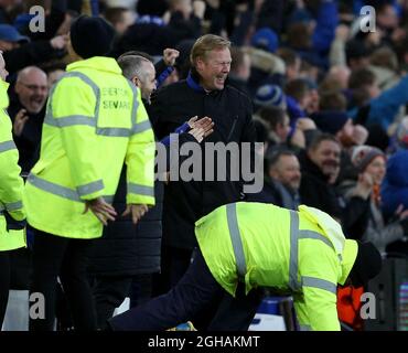 Ronald Koeman manager di Everton felice dopo il quarto gol durante la partita della Premier League inglese al Goodison Park Stadium, Liverpool Data foto: 15 gennaio 2017. PIC Simon Bellis/Sportimage tramite immagini PA Foto Stock