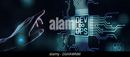 Sviluppo Agile e concetto di ottimizzazione DevOps su schermo virtuale Foto Stock