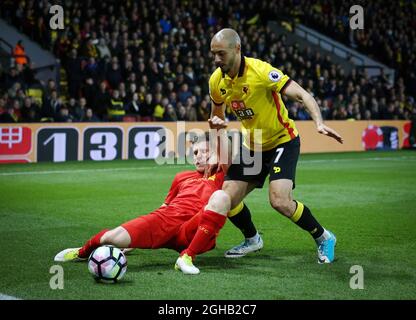 Il Nordin Amrabat di Watford si è invischiato con James Milner di Liverpool durante la partita della Premier League al Vicarage Road Stadium di Londra. Data foto: 1 maggio 2017. Il credito PIC dovrebbe essere: David Klein/Sportimage via PA Images Foto Stock