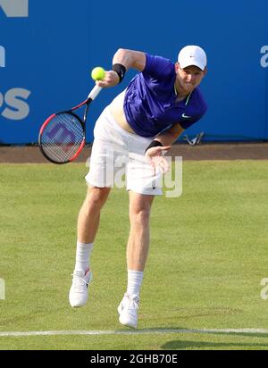 Kyle Edmund in azione durante i campionati di Aegon al Queen's Club di Londra. Data foto 19 giugno 2017. Il credito dovrebbe essere: David Klein/Sportimage via PA Images Foto Stock