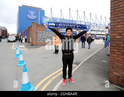 Un fan di Everton con una sciarpa Wayne Rooney durante la prima partita di campionato al Goodison Park, Liverpool. Data foto 12 agosto 2017. Il credito dovrebbe essere: David Klein/Sportimage via PA Images Foto Stock