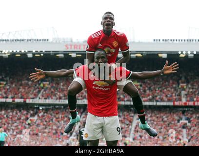 Il Romelu Lukaku del Manchester United festeggia il secondo gol dei suoi lati durante la partita della lega di primo livello all'Old Trafford Stadium, Manchester. Data foto 13 agosto 2017. Il credito dovrebbe essere: David Klein/Sportimage via PA Images Foto Stock