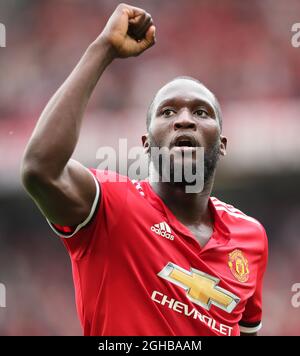 Il Romelu Lukaku del Manchester United festeggia il secondo gol dei suoi lati durante la partita della lega di primo livello all'Old Trafford Stadium, Manchester. Data foto 13 agosto 2017. Il credito dovrebbe essere: David Klein/Sportimage via PA Images Foto Stock