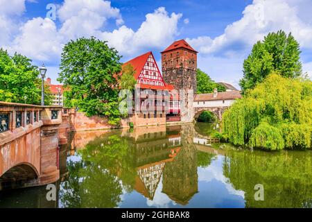 Norimberga, Germania. Il magazzino del vino (Weinstadel) sulle rive del fiume Pegnitz. Foto Stock