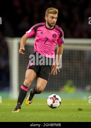 James Morrison di Scozia durante la partita di qualificazione del Gruppo F alla Coppa del mondo all'Hampden Park Stadium di Glasgow. Data foto: 5 ottobre 2017. Il credito dovrebbe essere: Craig Watson/Sportimage via PA Images Foto Stock