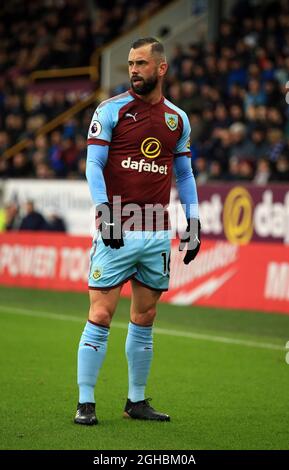 Burnley's Steven Defour in azione durante la prima partita di campionato al Turf Moor Stadium di Burnley. Data foto 26 novembre 2017. Il credito dell'immagine dovrebbe leggere: Clint Hughes/Sportimage via PA Images Foto Stock