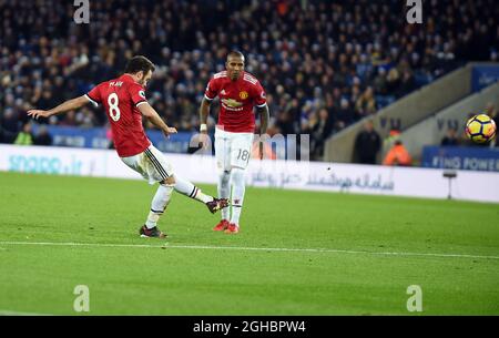 Juan Mata del Manchester United segna il suo obiettivo di rendere il 2-1 la prima partita di campionato al King Power Stadium, Leicester. Data foto 23 dicembre 2017. Il credito dovrebbe essere: Robin Parker/Sportimage via PA Images Foto Stock