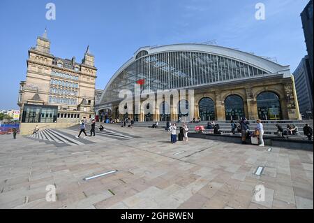 Il piazzale della stazione di Liverpool Lime Street il 6 settembre 2021. Foto Stock