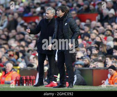 Jose Mourinho manager del Manchester United e Antonio Conte manager del Chelsea durante la prima partita di campionato all'Old Trafford Stadium, Manchester. Data foto 25 febbraio 2018. Il credito dovrebbe essere: Simon Bellis/Sportimage via PA Images Foto Stock