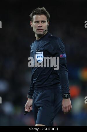 Arbitro Felix Brych durante la prima tappa della finale di Champions League Quarter, partita all'Anfield Stadium, Liverpool. Data foto: 4 aprile 2018. Il credito dovrebbe essere: Simon Bellis/Sportimage via PA Images Foto Stock