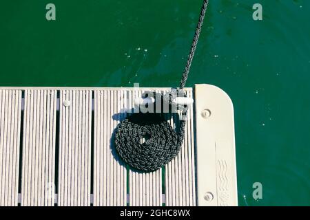 Corda arricciata con vortice Boat Bow Line Nautical Tie Down Foto Stock