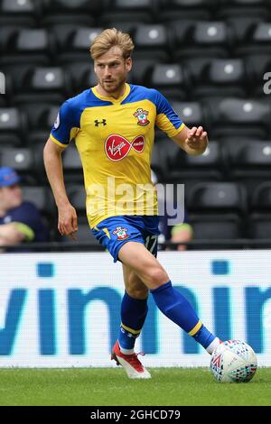 Stuart Armstrong di Southampton durante la partita di prima stagione allo stadio Pride Park di Derby. Data foto 21 luglio 2018. Il credito d'immagine dovrebbe essere: James Wilson/Sportimage via PA Images Foto Stock