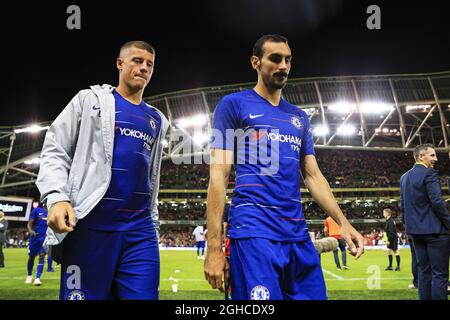 Ross Barkley e Davide Zappacosta di Chelsea lasciano il campo durante la partita di prima stagione all'Aviva Stadium di Dublino. Data foto 1 agosto 2018. Il credito dovrebbe essere: Matt McNulty/Spaltimage via PA Images Foto Stock