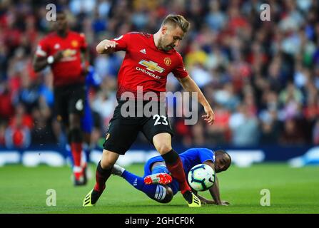 Daniel Amartey di Leicester City affronta Luke Shaw del Manchester United durante la partita della Premier League all'Old Trafford Stadium di Manchester. Data foto 10 agosto 2018. Il credito dovrebbe essere: Matt McNulty/Spaltimage via PA Images Foto Stock