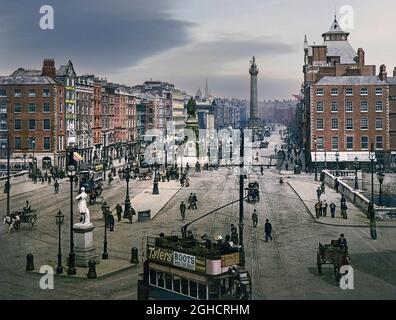 Una vista dei primi del XX secolo del Ponte o'Connell, che attraversa il fiume Liffey a Dublino e conduce a o'Connell Street. Il ponte originale (chiamato Carlisle Bridge per l'allora Lord tenente d'Irlanda – Frederick Howard, quinto conte di Carlisle) fu progettato da James Gandon e costruito tra il 1791 e il 1794. Tra il 1877 e il 1880 il ponte fu ricostruito e ampliato e, quando riaperto intorno al 1882, fu rinominato dopo Daniel o'Connell, noto come Liberator, (1775-1847). Oltre è la colonna di Nelson. Foto Stock