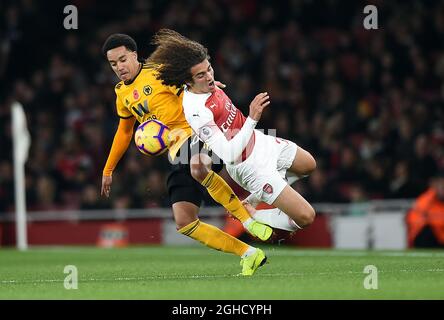 Helder Costa di Wolverhampton Wanderers è sfidato da Matteo Guendouzi dell'Arsenal durante la partita della Premier League all'Emirates Stadium di Londra. Data foto: 11 Novembre 2018.il credito immagine dovrebbe essere: Robin Parker/Sportimage via PA Images Foto Stock