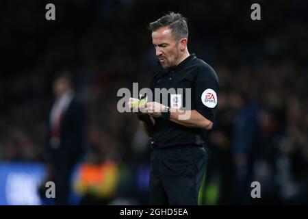 Arbitro Keith Stroud durante la partita del campionato Sky Bet al Pride Park Stadium di Derby. Data foto: 17 dicembre 2018. Il credito d'immagine dovrebbe essere: James Wilson/Sportimage via PA Images Foto Stock