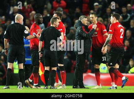 Ole Gunnar Solskjaer, direttore del Manchester United Caretaker, si congratula con i suoi giocatori a tempo pieno durante la partita della Premier League a Old Trafford, Manchester. Data foto: 30 dicembre 2018. Il credito dovrebbe essere: Matt McNulty/Spaltimage via PA Images Foto Stock
