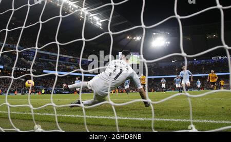 Gabriel Jesus of Manchester City segna City's e la sua seconda notte dal punto di rigore durante la partita della Premier League all'Etihad Stadium di Manchester. Data foto: 14 gennaio 2019. Il credito dovrebbe essere: Andrew Yates/Sportimage via PA Images Foto Stock