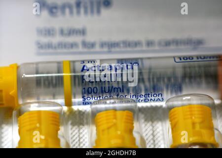 Actrapid insulina umana rDNA penfill 100 UI soluzione per iniezione sottocutanea o endovenosa in cartuccia per l'uso con dispositivi Novo Nordisk Foto Stock